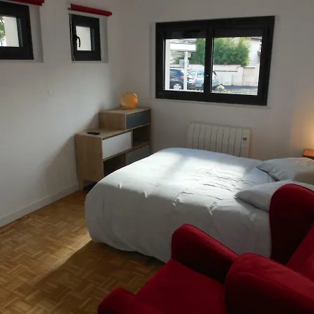 In 4 Proche Airbus A St Martin Du Touch